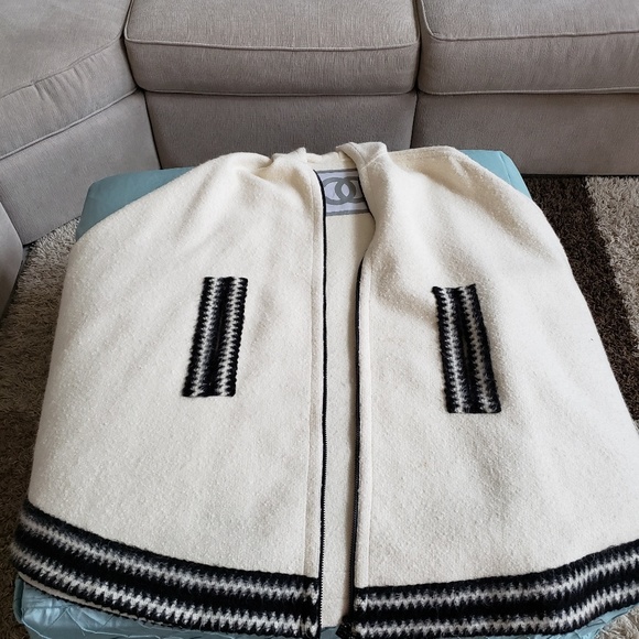 Heavy Wool Chanel Cape with Hood - Picture 7 of 8